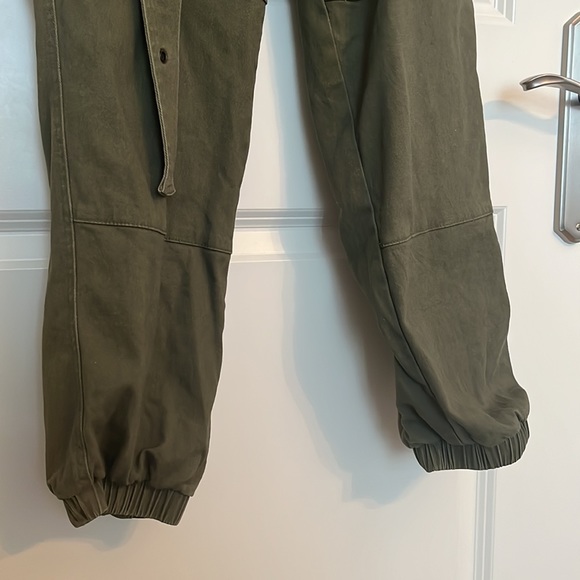 High-Rise Cargo Pants - Picture 4 of 6